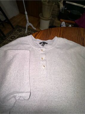 Banana Republic size xxl gray short sleeve ribbed shirt 3 buttons on chest